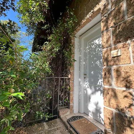 La Baronata - לינה וארוחת בוקר 3*